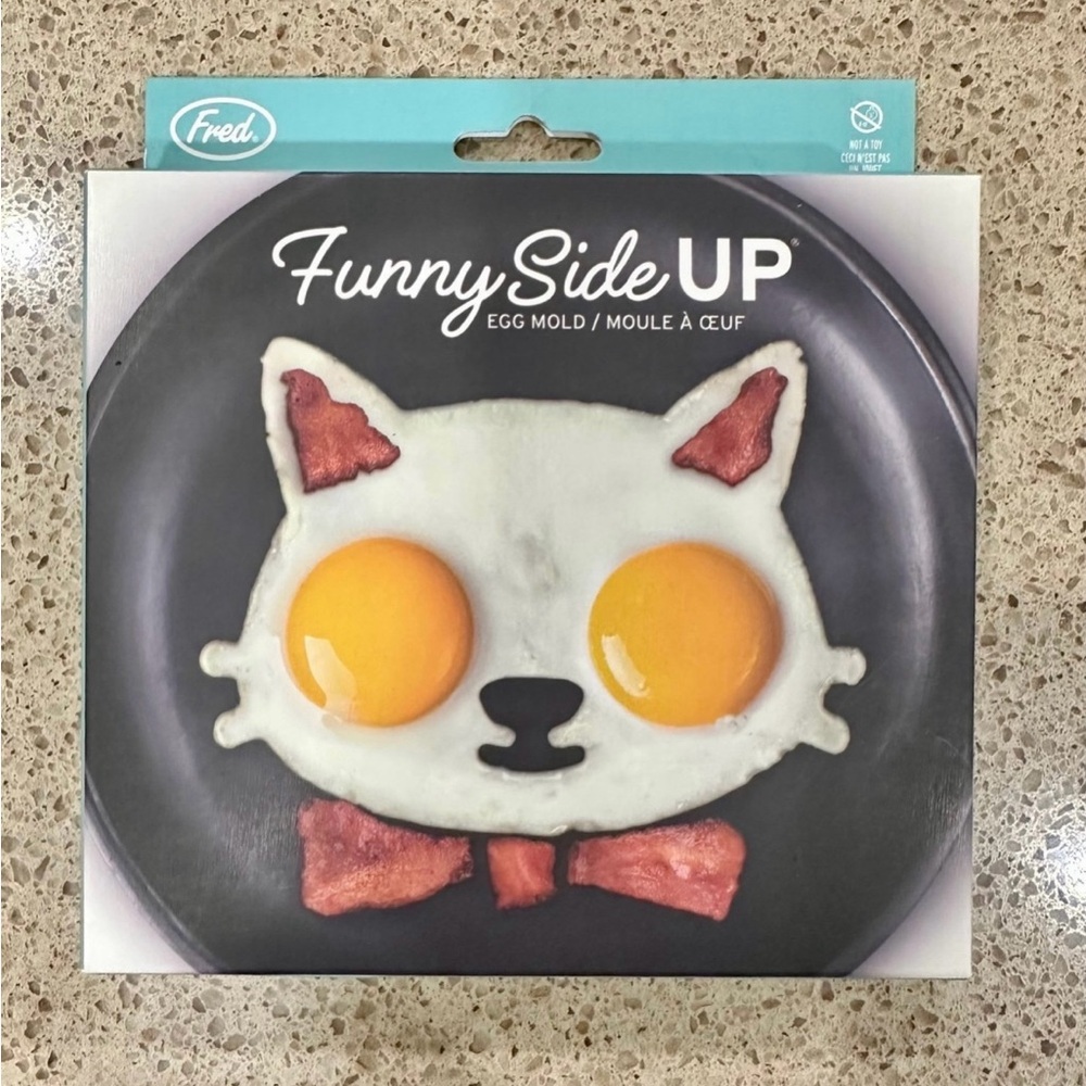Genuine Fred FUNNY SIDE UP Silicone Egg Cat Mold NIB